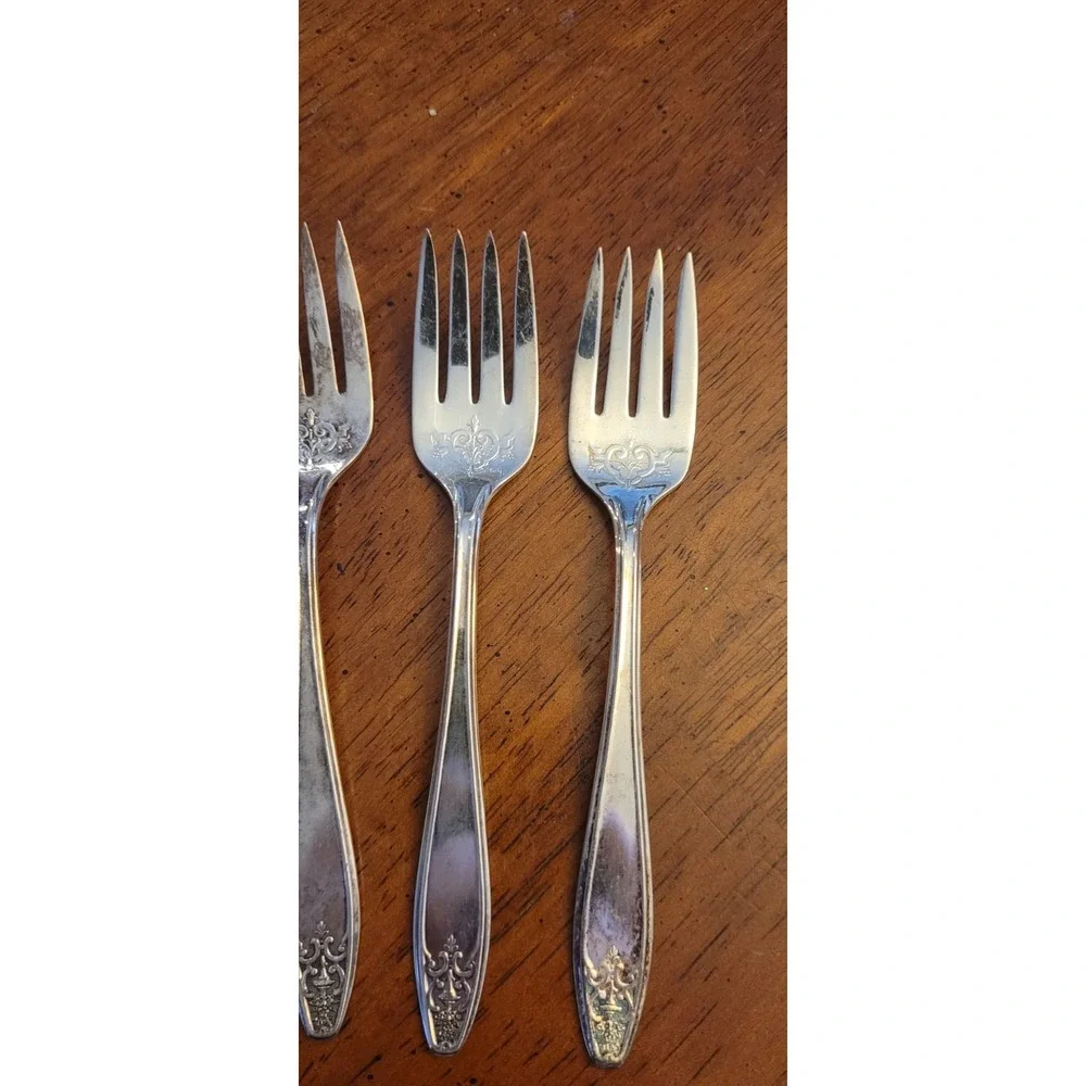 4 VINTAGE International Silver Lady Doris Silverplate Salad Fork 6 in. 1929